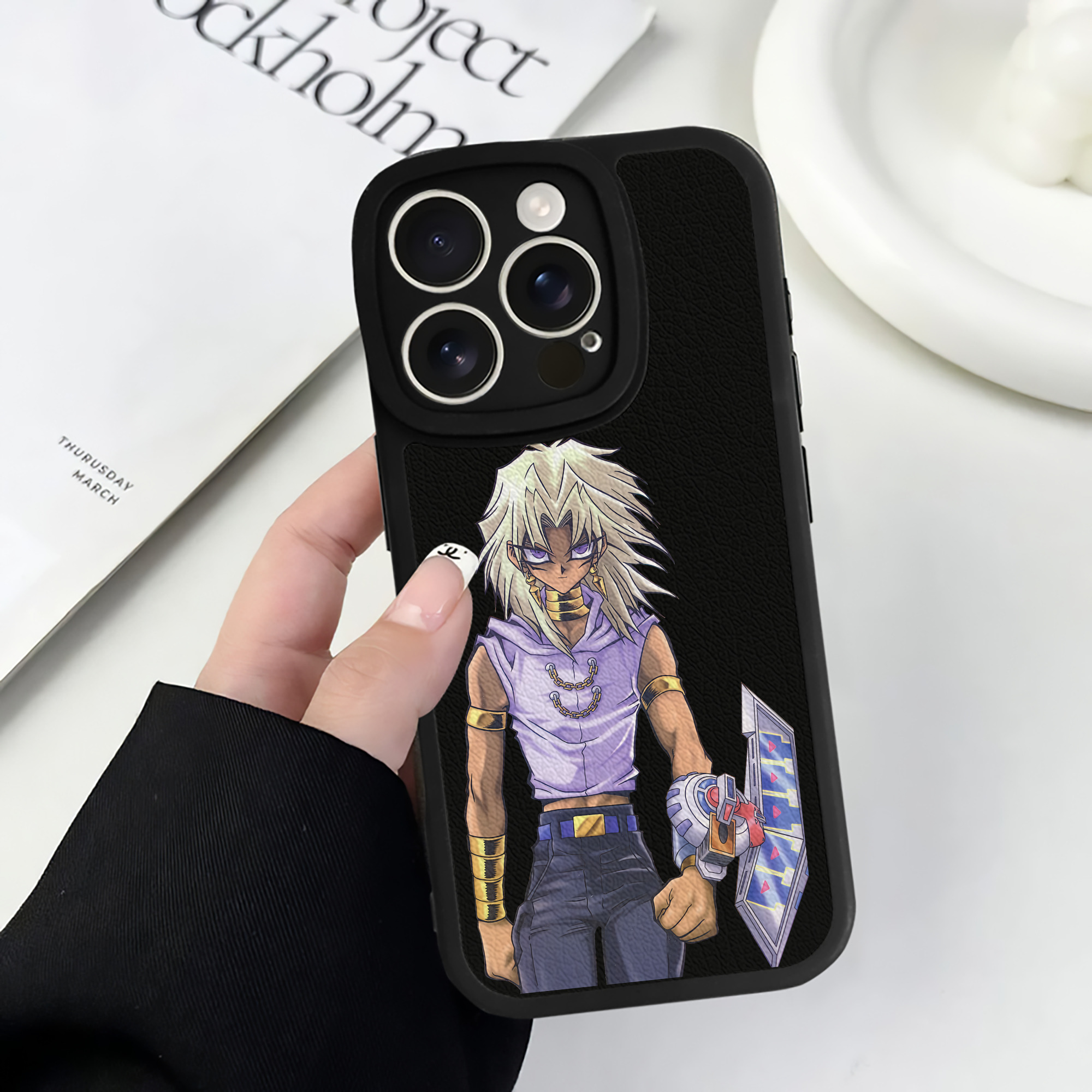 （画像用） 遊☆戯☆王 Yu-Gi-Oh! 【iPhone 16シリーズ対応】シリコンスマホケース（レザー調） 材質：シリコン